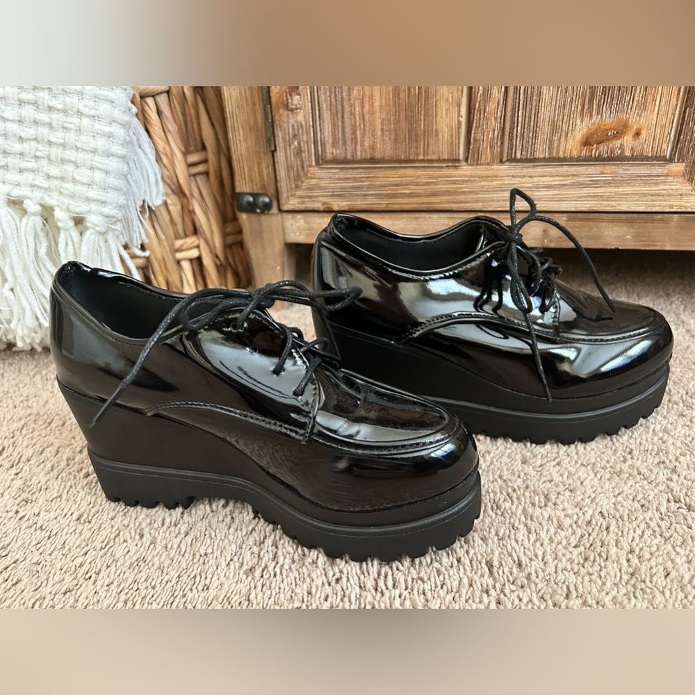 YesStyle Black Patent Platform Lace-Up Oxfords